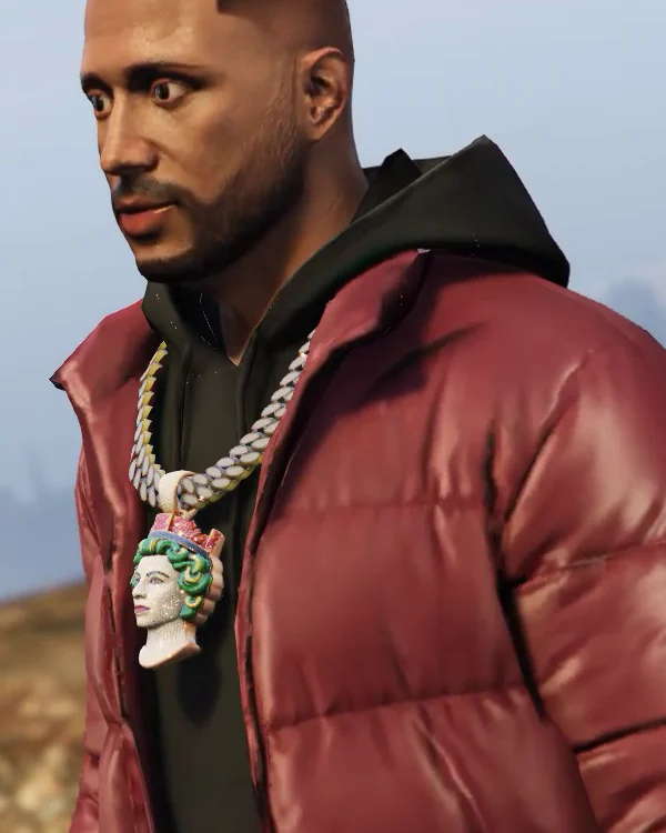 Close-up of the iced queen pendant on its chain in GTA V